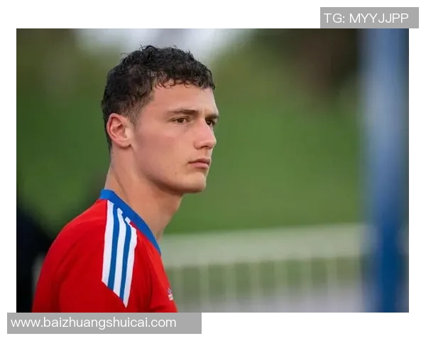 足球明星日常训练揭秘:如何保持巅峰状态与竞技水平 足球明星日常训练揭秘:如何保持巅峰状态与竞技水平